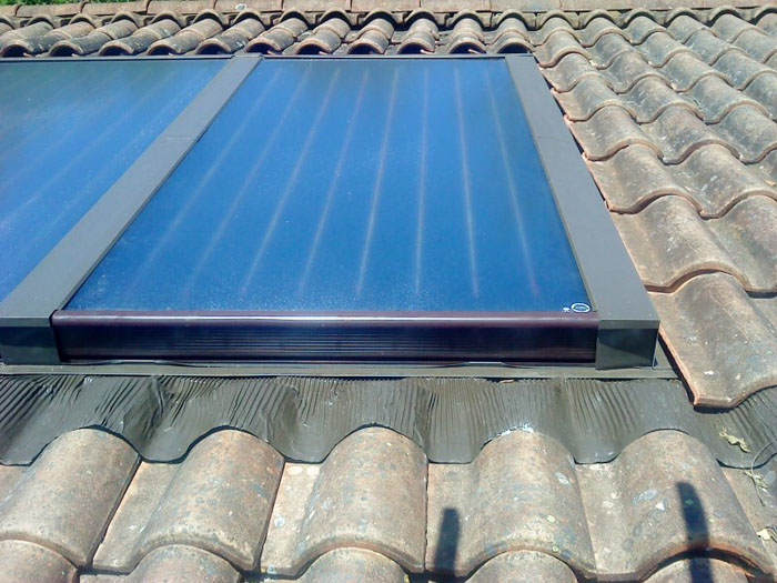 Piatto piano solare con rivestimento blu, 